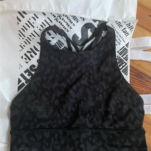 High neck Lululemon Energy Sports Bra - Size 6